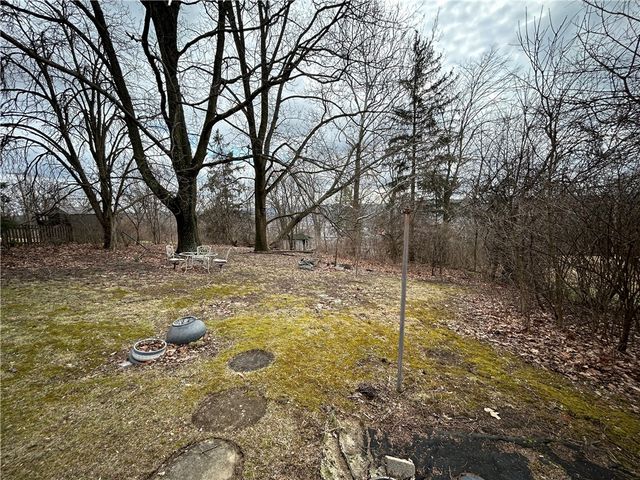 2247 Vermont Ave, West Mifflin, PA 15122