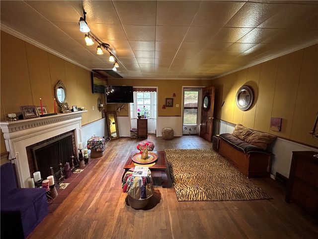 2247 Vermont Ave, West Mifflin, PA 15122