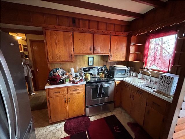 2247 Vermont Ave, West Mifflin, PA 15122