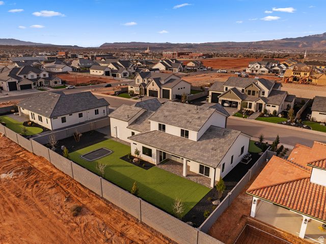 328 E MAYFIELD WOODS LN, Washington, UT 84780