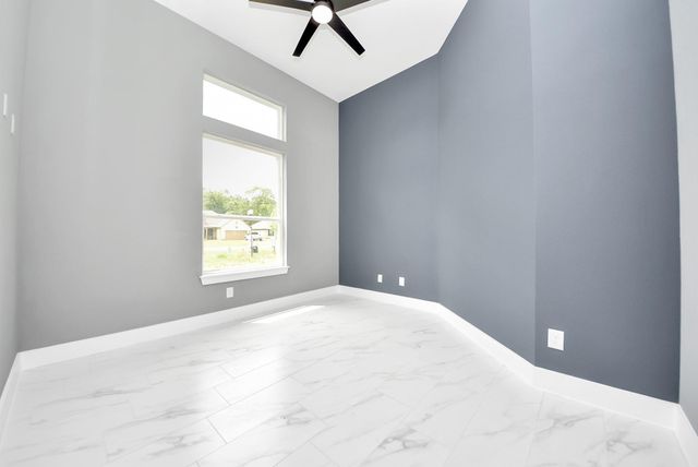 30 Road 66111, Dayton, TX 77535
