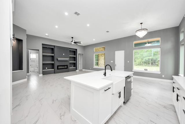 30 Road 66111, Dayton, TX 77535