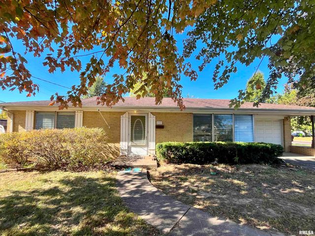 2703 N GOLF Drive, Peoria, IL 61604