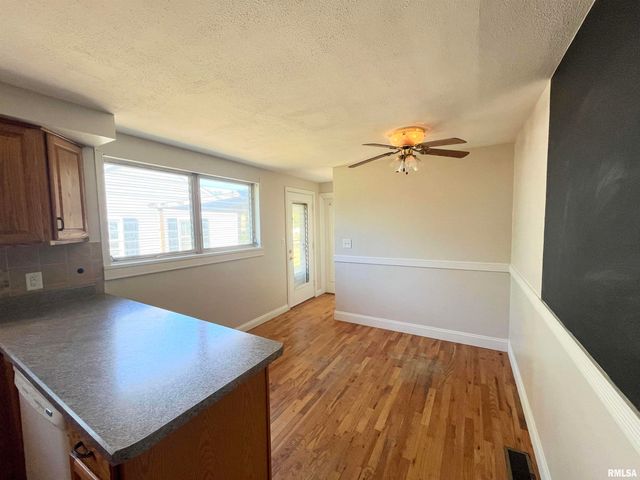 2703 N GOLF Drive, Peoria, IL 61604