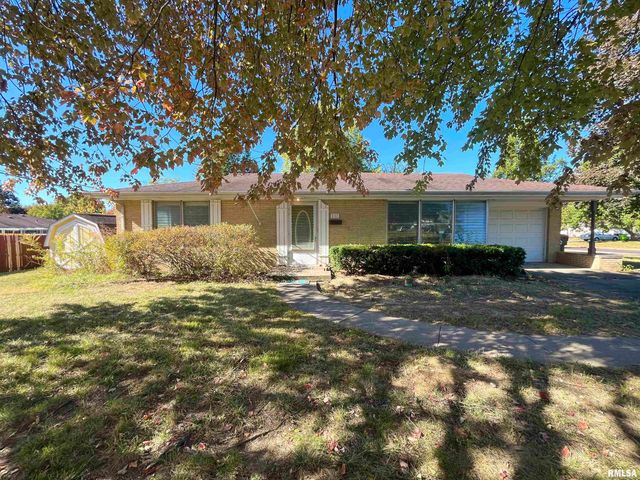 2703 N GOLF Drive, Peoria, IL 61604