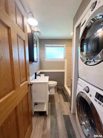 2703 N GOLF Drive, Peoria, IL 61604