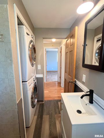 2703 N GOLF Drive, Peoria, IL 61604