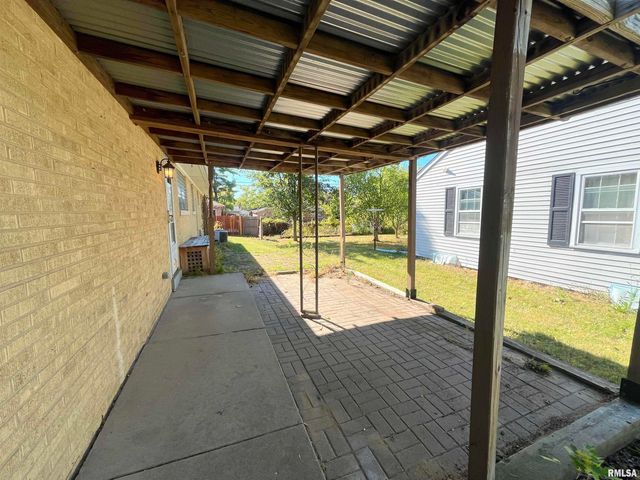 2703 N GOLF Drive, Peoria, IL 61604