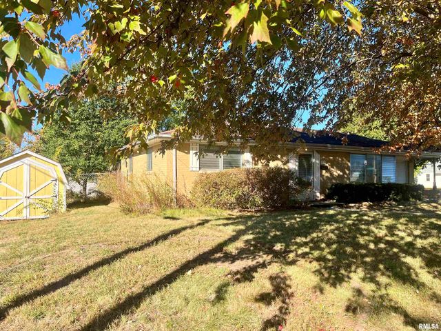 2703 N GOLF Drive, Peoria, IL 61604