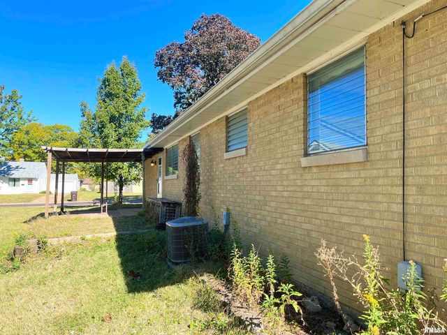 2703 N GOLF Drive, Peoria, IL 61604