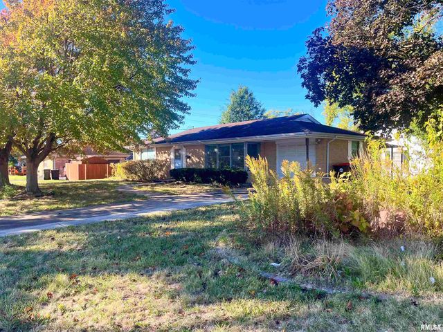 2703 N GOLF Drive, Peoria, IL 61604