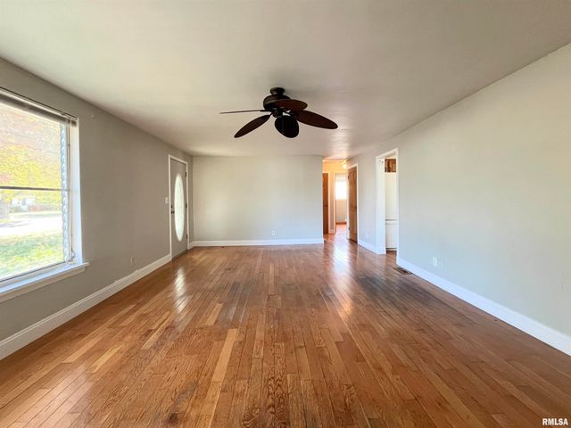 2703 N GOLF Drive, Peoria, IL 61604