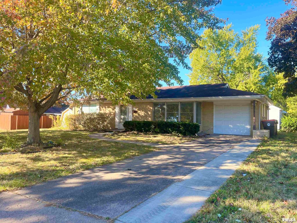 2703 N GOLF Drive, Peoria, IL 61604