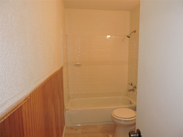 1612 N Anglin Street, Cleburne, TX 76031