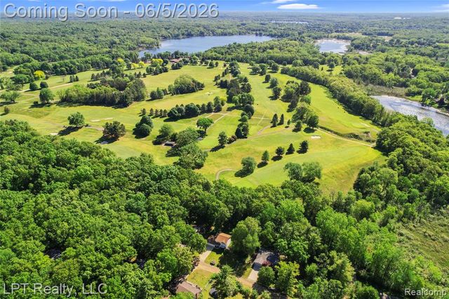 5236 Schlenker Road, Hamburg, MI 48139