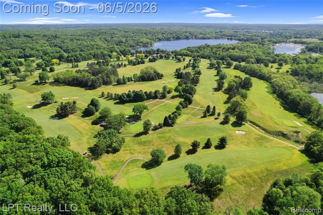 5236 Schlenker Road, Hamburg, MI 48139