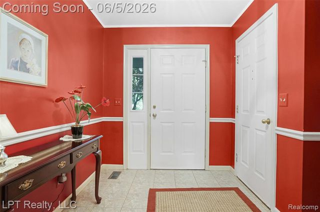 5236 Schlenker Road, Hamburg, MI 48139