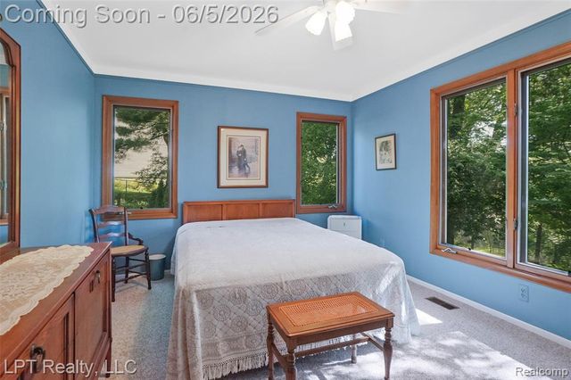 5236 Schlenker Road, Hamburg, MI 48139