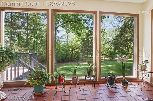5236 Schlenker Road, Hamburg, MI 48139