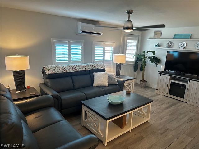 170 Pine Key LN 13, Naples, FL 34114