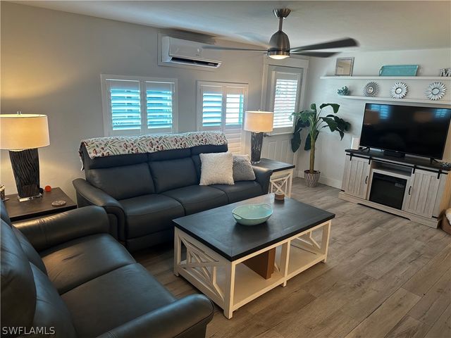 170 Pine Key LN 13, Naples, FL 34114