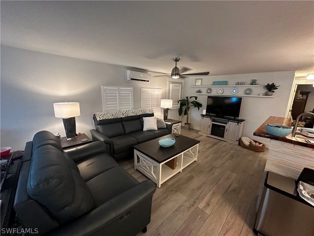 170 Pine Key LN 13, Naples, FL 34114