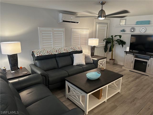 170 Pine Key LN 13, Naples, FL 34114