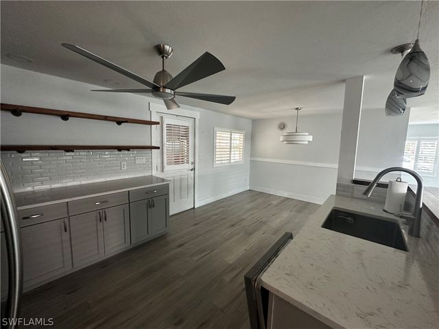 170 Pine Key LN 13, Naples, FL 34114