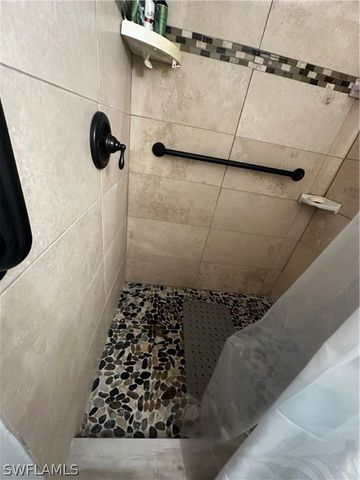 170 Pine Key LN 13, Naples, FL 34114