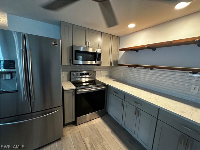 170 Pine Key LN 13, Naples, FL 34114
