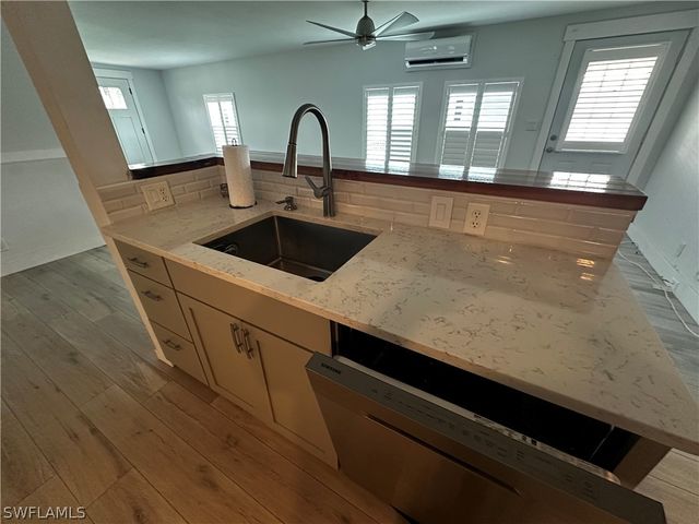 170 Pine Key LN 13, Naples, FL 34114