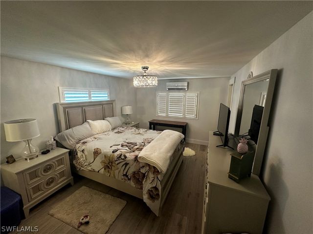 170 Pine Key LN 13, Naples, FL 34114