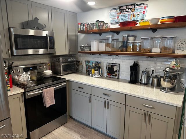 170 Pine Key LN 13, Naples, FL 34114