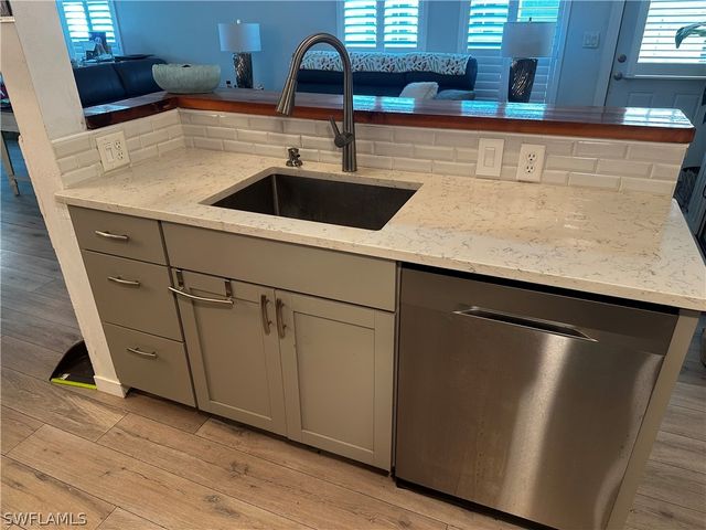 170 Pine Key LN 13, Naples, FL 34114