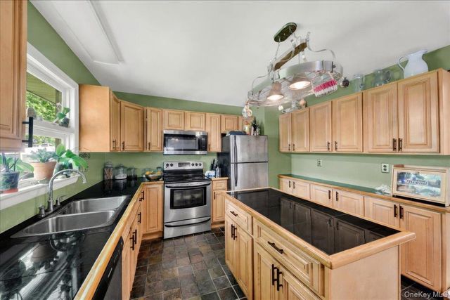 12 Elizabeth Lane, New Windsor, NY 12553
