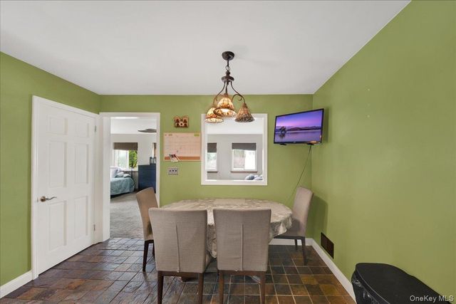 12 Elizabeth Lane, New Windsor, NY 12553