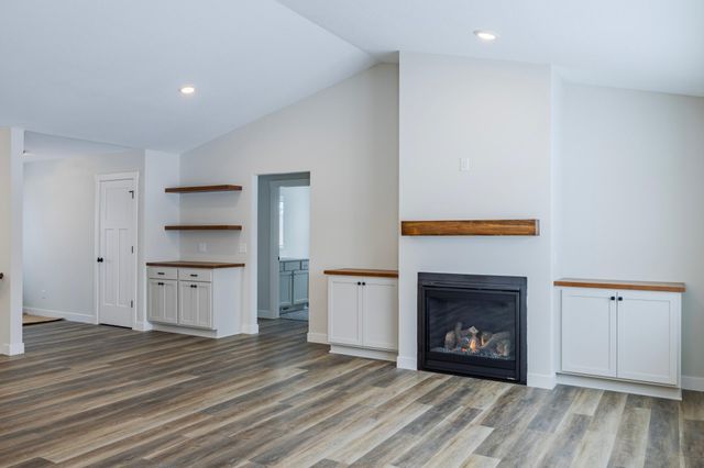 1660 Squirrel Way, New Richmond, WI 54017