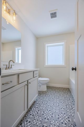 1660 Squirrel Way, New Richmond, WI 54017