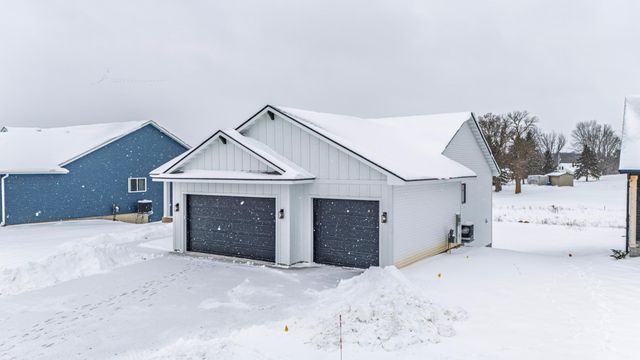 1660 Squirrel Way, New Richmond, WI 54017