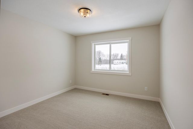 1660 Squirrel Way, New Richmond, WI 54017