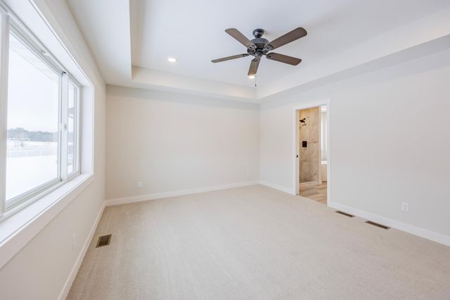 1660 Squirrel Way, New Richmond, WI 54017