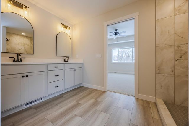 1660 Squirrel Way, New Richmond, WI 54017