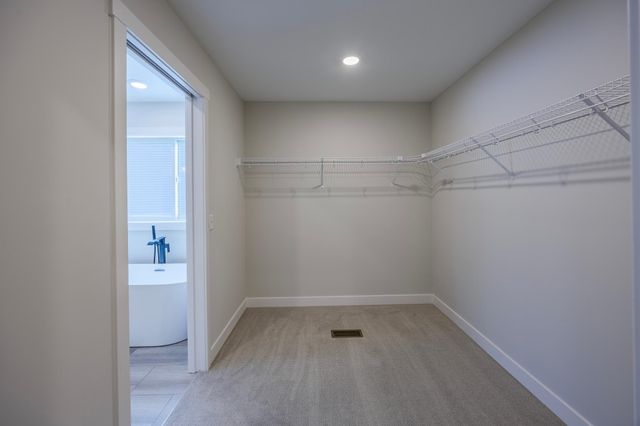 1660 Squirrel Way, New Richmond, WI 54017