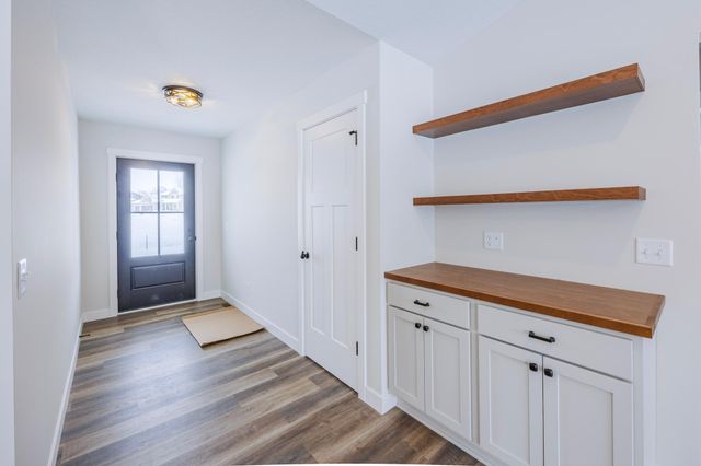 1660 Squirrel Way, New Richmond, WI 54017