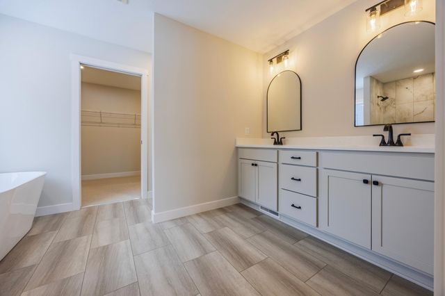 1660 Squirrel Way, New Richmond, WI 54017