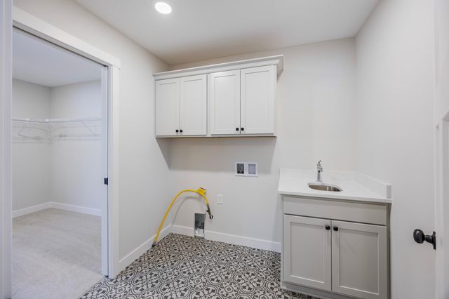 1660 Squirrel Way, New Richmond, WI 54017