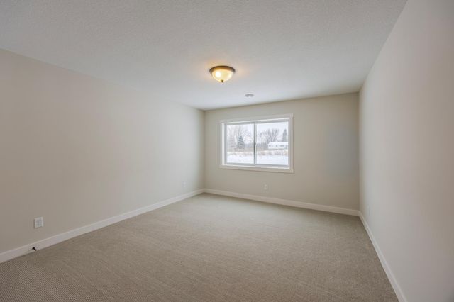 1660 Squirrel Way, New Richmond, WI 54017