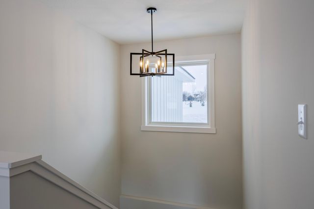 1660 Squirrel Way, New Richmond, WI 54017