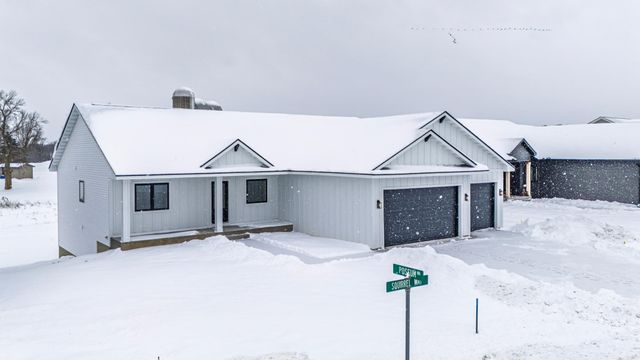 1660 Squirrel Way, New Richmond, WI 54017
