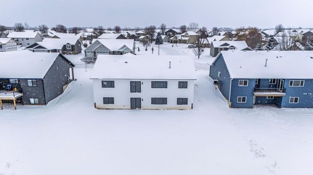 1660 Squirrel Way, New Richmond, WI 54017